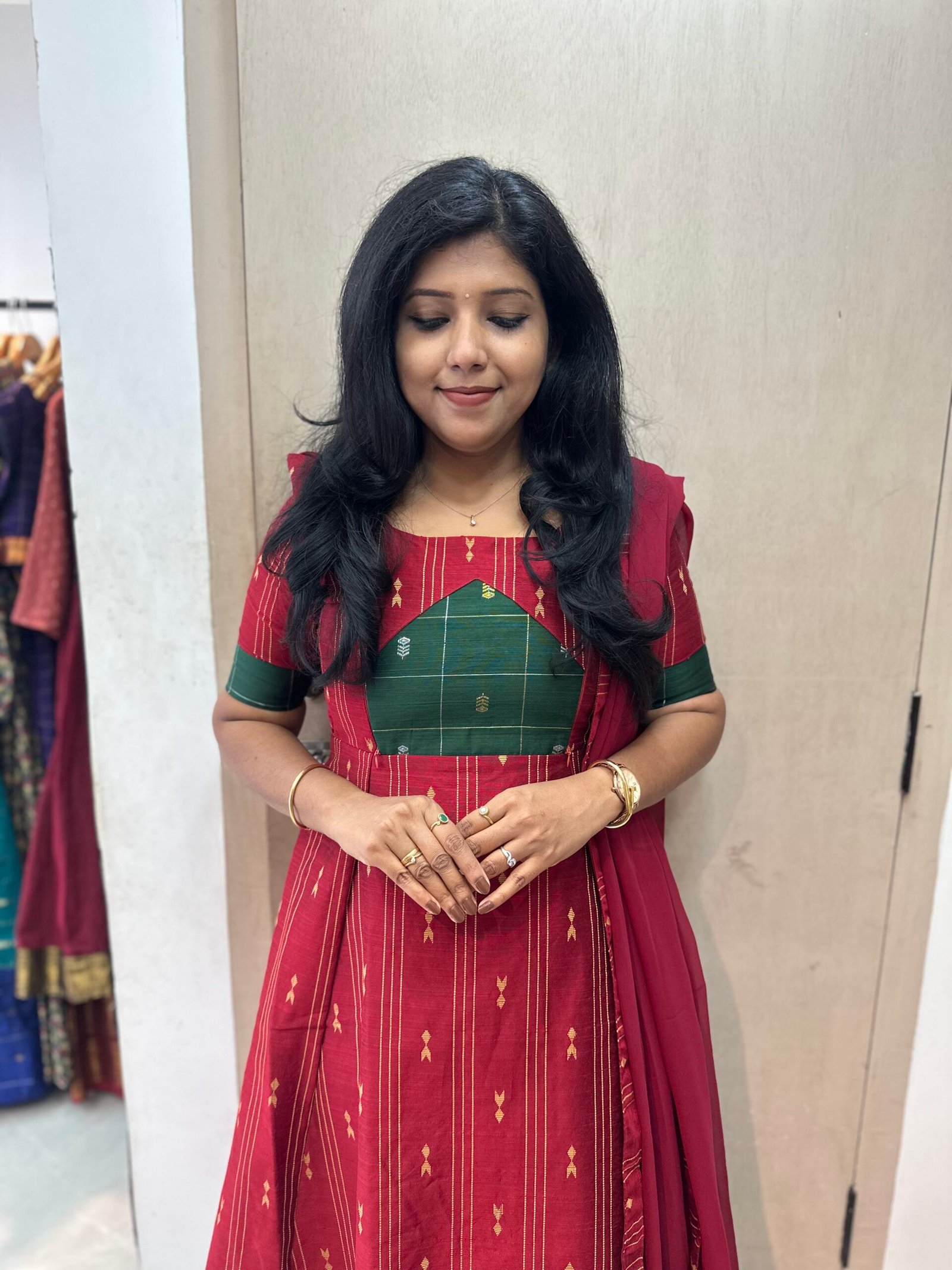 A Meenakshi Maroon - Image 4