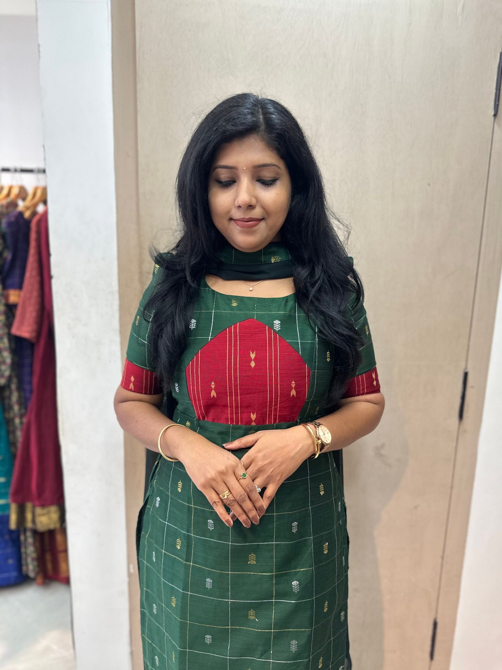 A Meenakshi Green - Image 3